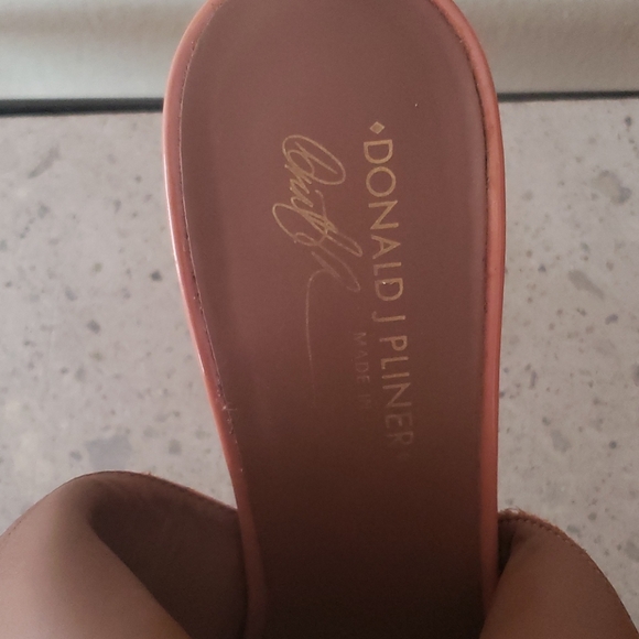 DONALD PLINER SUEDE PLATFORM HEELS - Picture 5 of 7